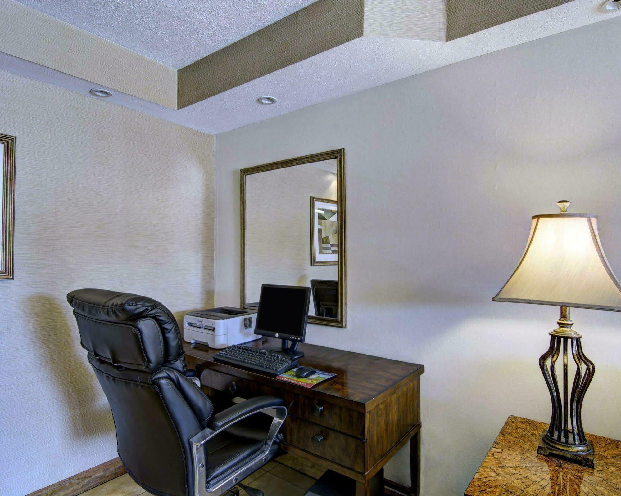 Clarion Pointe Beckley Hotell Exteriör bild